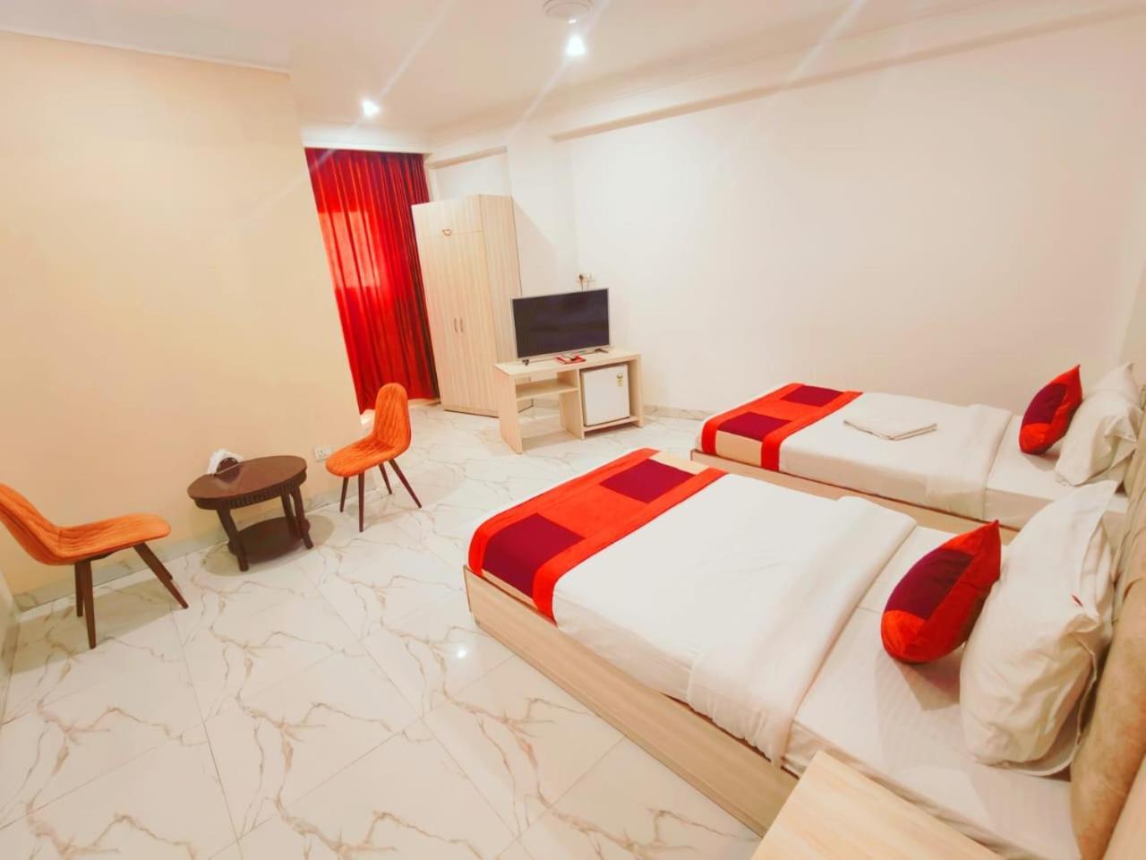 Hotel Almora Inn - Near By Delhi International Airport - With Free Airport Pickup And Drop Nueva Delhi Exterior foto