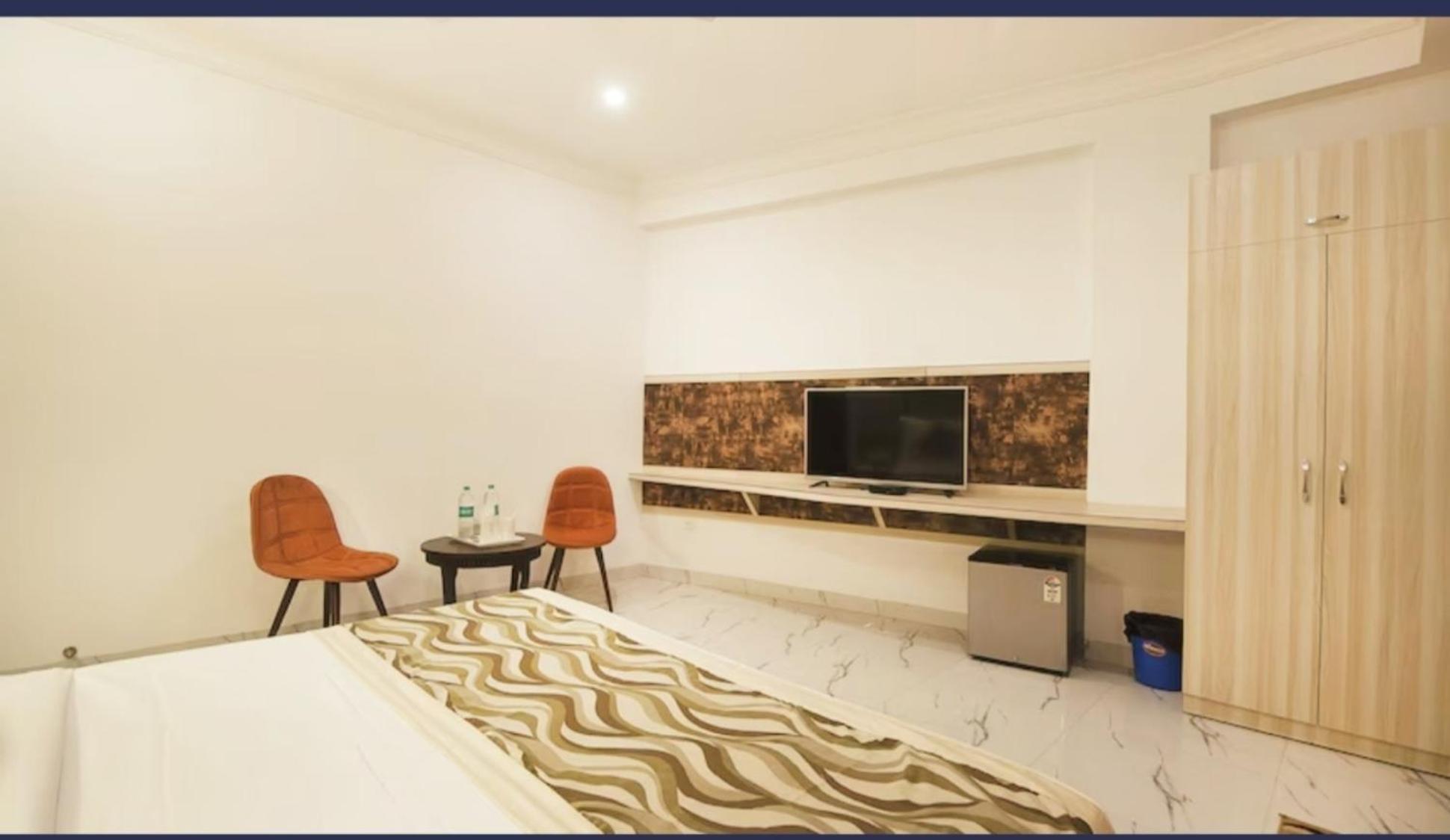 Hotel Almora Inn - Near By Delhi International Airport - With Free Airport Pickup And Drop Nueva Delhi Exterior foto