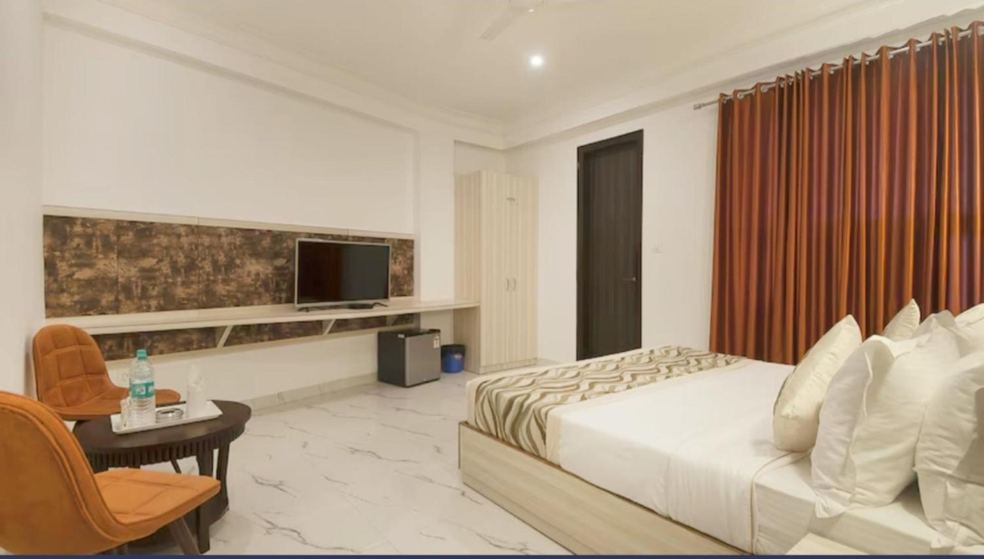 Hotel Almora Inn - Near By Delhi International Airport - With Free Airport Pickup And Drop Nueva Delhi Exterior foto