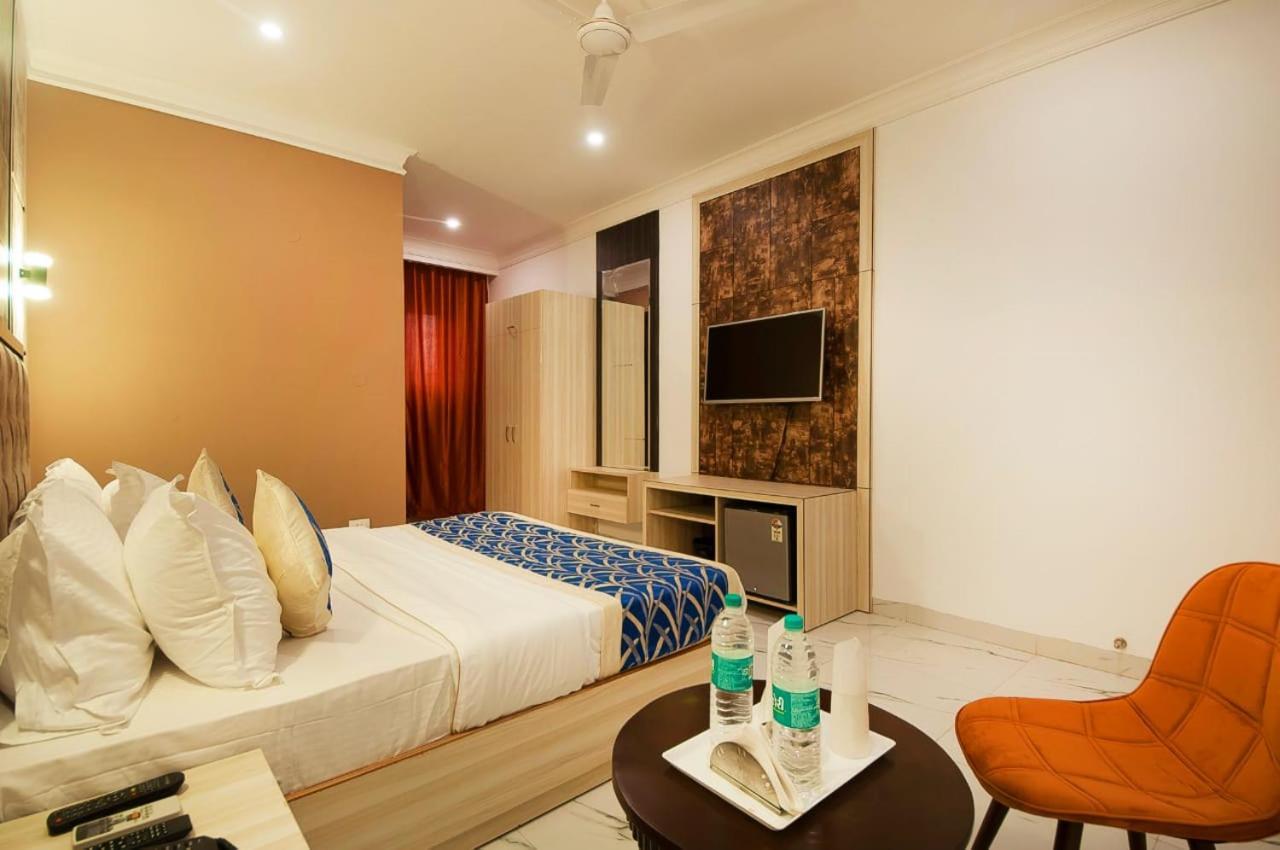 Hotel Almora Inn - Near By Delhi International Airport - With Free Airport Pickup And Drop Nueva Delhi Exterior foto