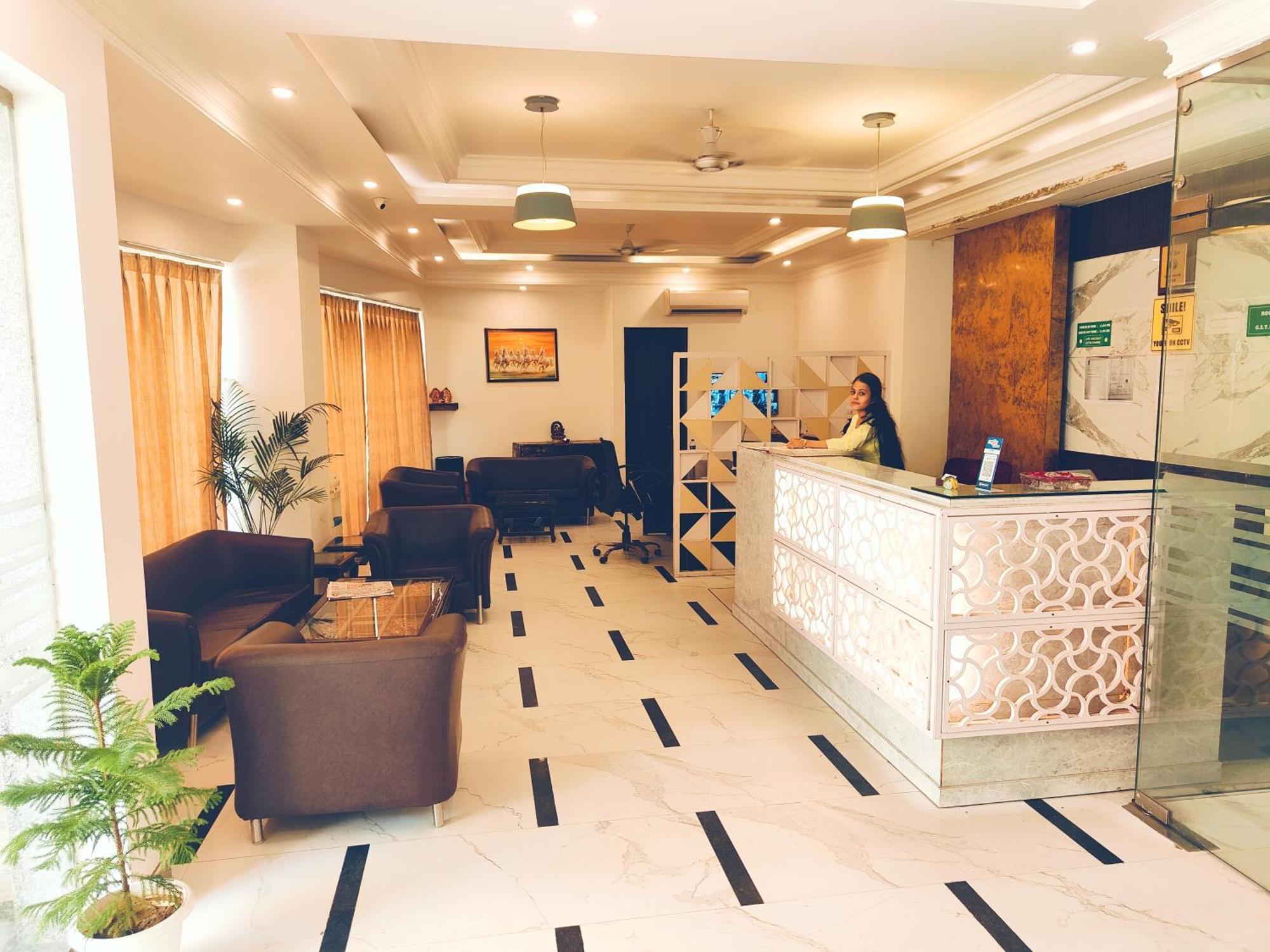 Hotel Almora Inn - Near By Delhi International Airport - With Free Airport Pickup And Drop Nueva Delhi Exterior foto
